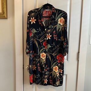 Floral Button Up Duster with 3/4 length sleeves and side slits. Clio brand.